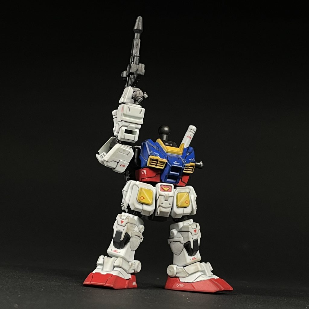 最後はラストシューティング 以上、モビリティジョイントSP ガンダムでした。シール地獄だのシールドの形がSEED準拠だの、なにかと不評だったvol.1のガンダムが改良されて再登場。フォルムはやや首が長く見える気もするが、誤差レベル。あと写真は撮り忘れたけど、今までのモビリティジョイントと違い、足裏の肉抜きがほとんどなくなってたの好印象。ただ、やはりポールジョイント部分は固いので、注意は必要。この辺はvol.4あたりから改善されたと思っていたのだが、個体差かもしれないw