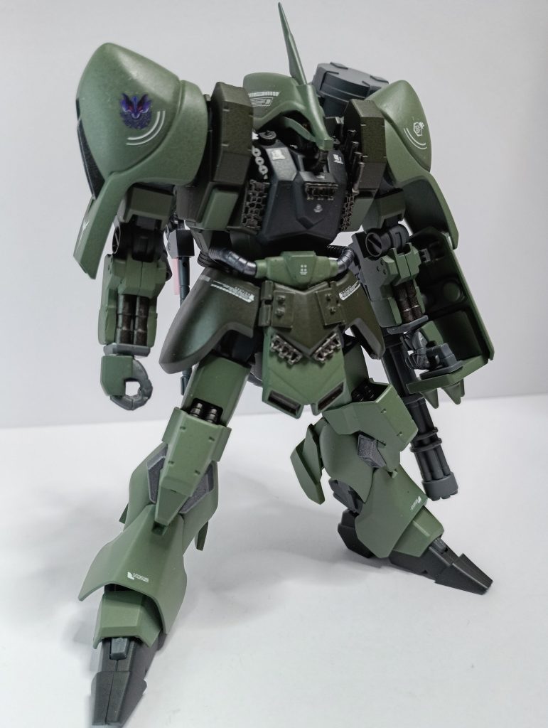 シュツルムガルスをベースに旧キットのパーツを貼り付け、エポパテ等で整形しています。