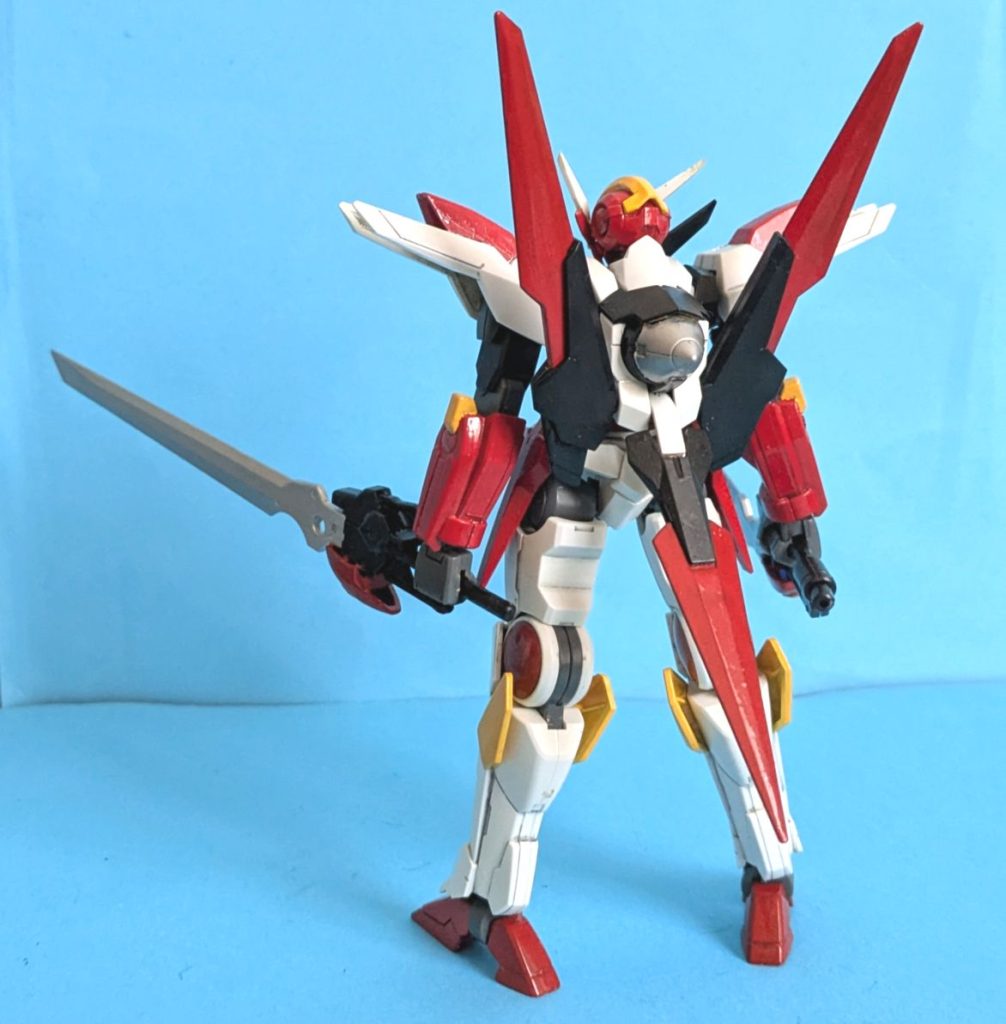 争奪戦してまでガンプラ買いたくねぇなぁという某准将並の傲慢さが僕の中でまだありまして過去作「トランジェントアロン」の塗装をムリヤリ剥がして再塗装+使い道のない武器パーツを使って「マスターフェニックス風」にするという荒業でございます。一番手間がかかったのは当然「塗装剥がし」です!w