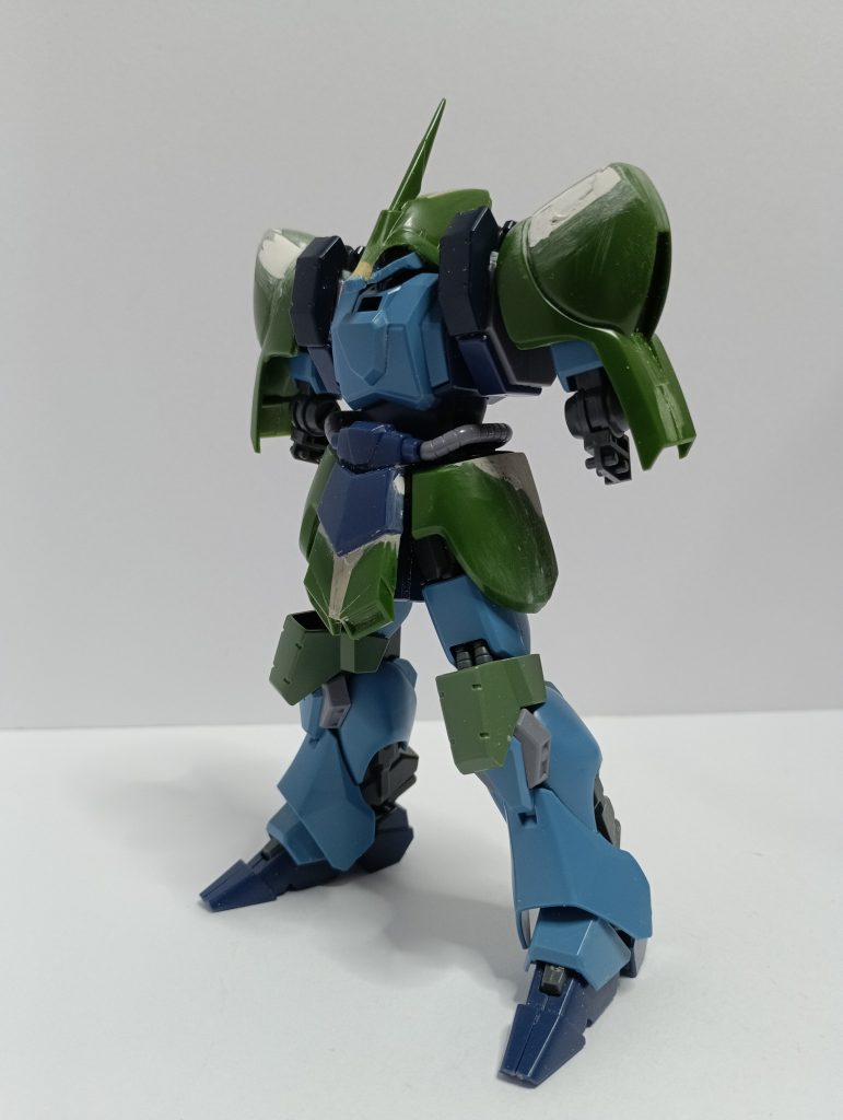 制作途中の画像。旧キット以外にもジャンクパーツを使っています。