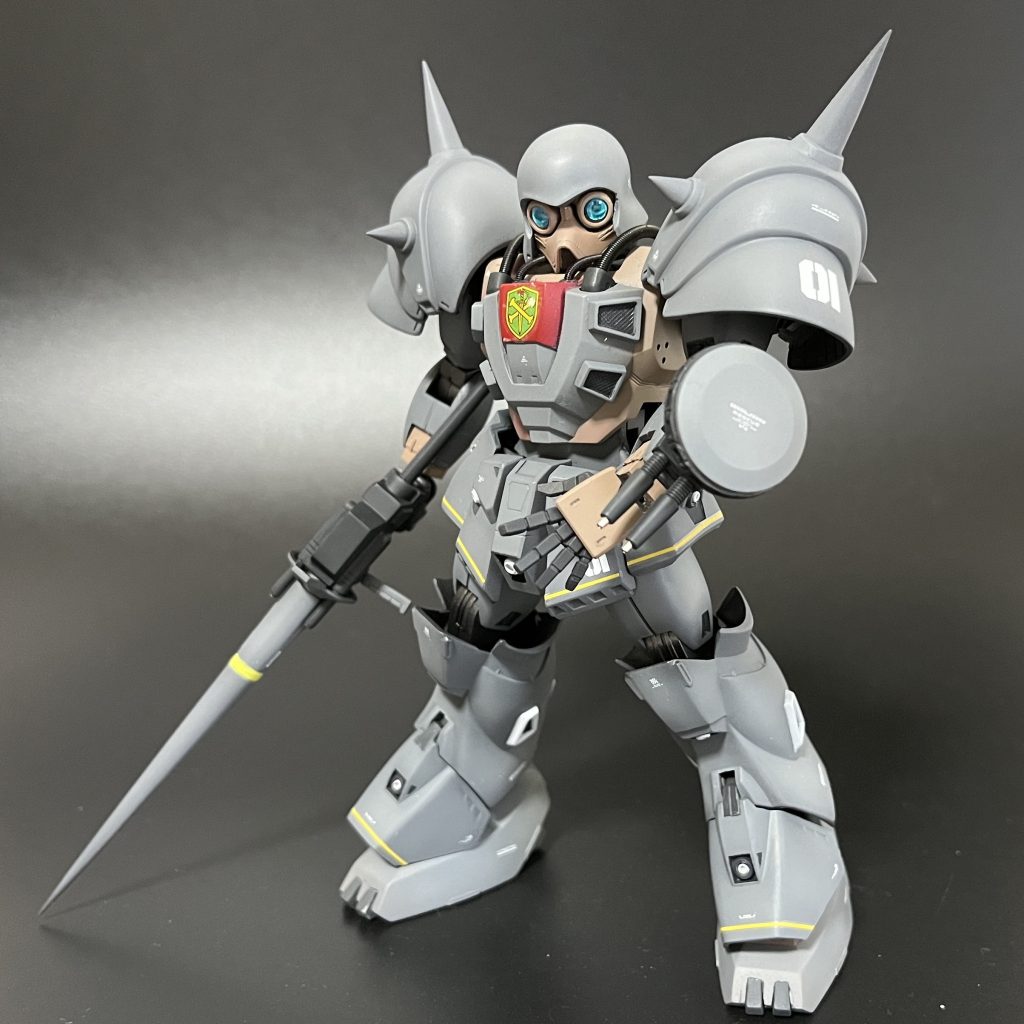 手のひらはビルダーズパーツ「MS角ハンド」のLサイズを使っています。かなり見栄えの印象が変わりました^^首は本来横スイングしかできない造りなのですが、ボールジョイントを仕込んだので、自然に傾けるポーズができるようになりました。