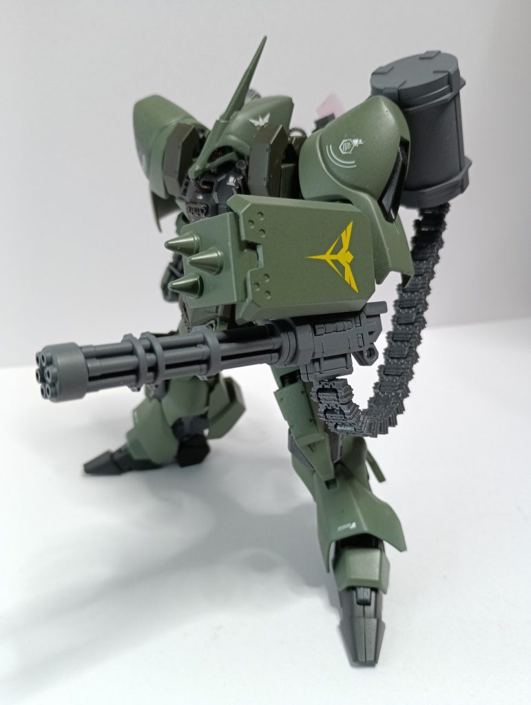 グフカスタムのようにガルスJの機体を再設計したイメージだったので、グフカスタム同様シールドにガトリング砲をつけています。
