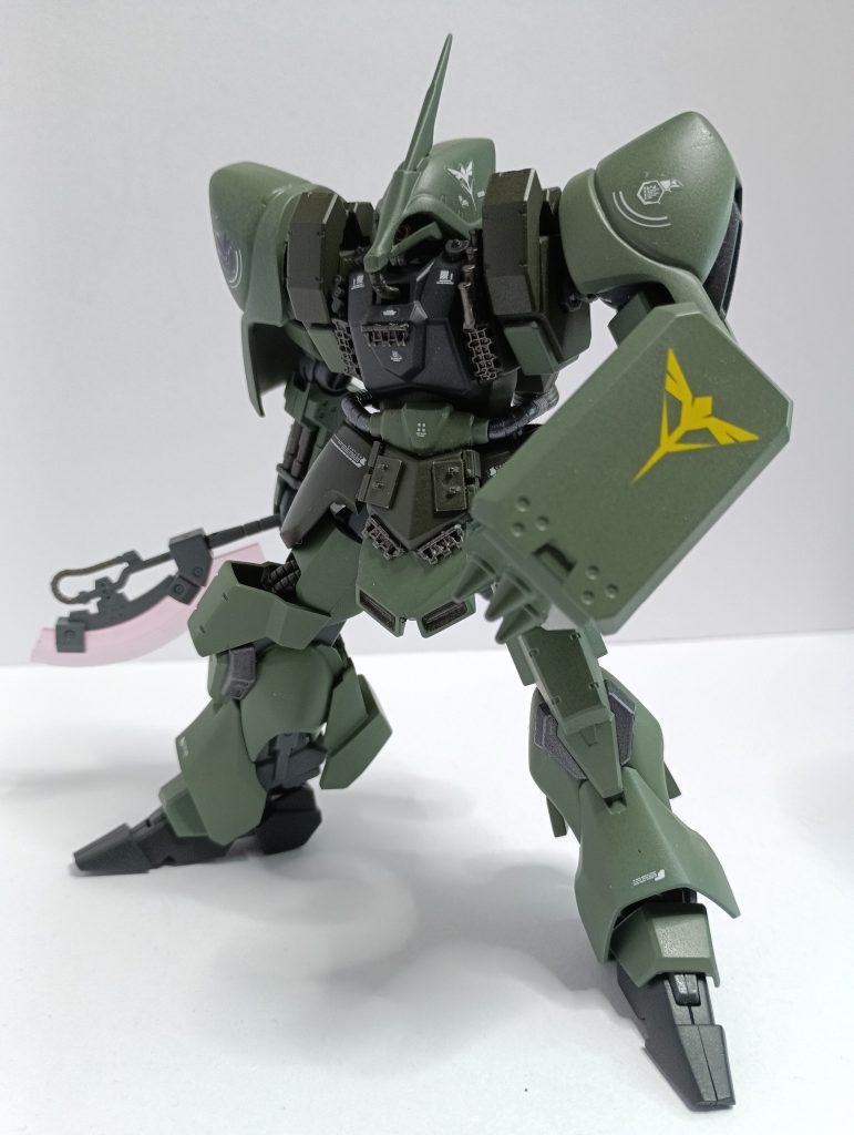 ガトリング砲は磁石で付けたので、パージし接近戦も可能なようにしています。シールドはシュツルムガルスの物を加工しています。