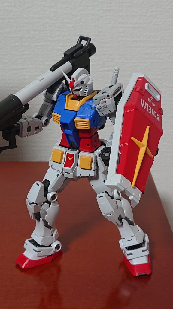 シールドと両肩にマーキングとランプのシール貼りました☀️