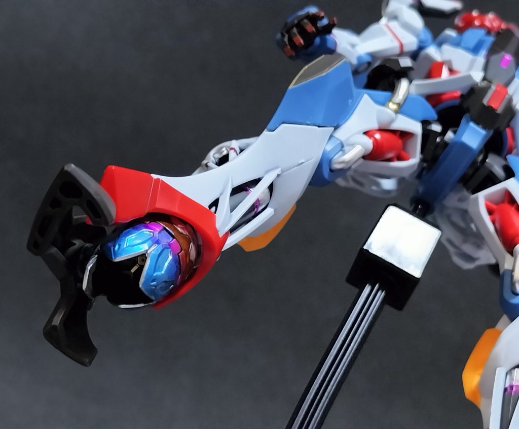 こだわり部分塗装ポイント。ガンマカで内部メカのメタル塗分けや、マフラーの青やけをイメージしたスラスターのグラデ塗りに頑張った、とのこと。スラスターの中までモールドされていたのは驚きポイントですね。内部メカも、メカというより臓物に見えるところがエヴァというか、巨神兵というか・・・。生物的なんですよね。