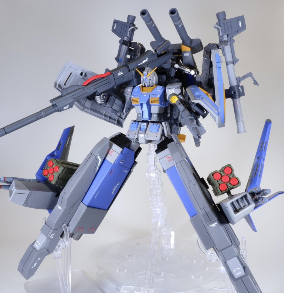 ５連ミサイルポッド、３連ミサイルBパーツの主翼部に追加装備しました。ミサイルはマクロスキットから拝借しました！