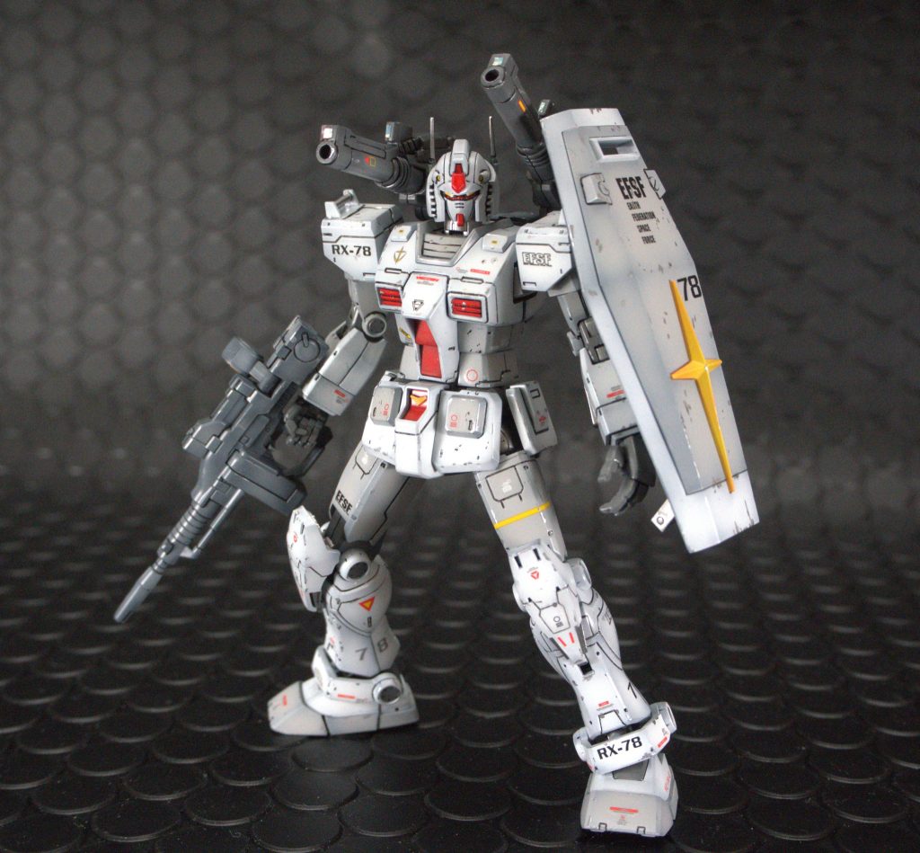 今回はプレバン限定、ガンダムロールアウトカラーとなります。ショルダーキャノンをもう一つ持ってきてキャノンガンダム仕様にしてみました。