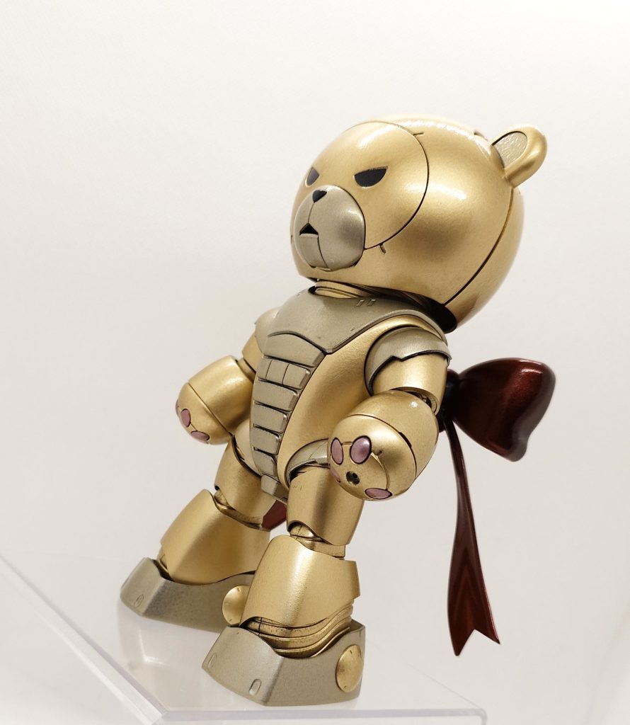 ボディの合わせ目消しをした後に全塗装で製作しました。トップコートは光沢仕上げとしています。『GUNSTAユーザーの皆様にとって2025年が輝かしい一年となりますように。』と願いを込めまして製作、投稿致します。最後になりましたが、2025年もよろしくお願い致します。