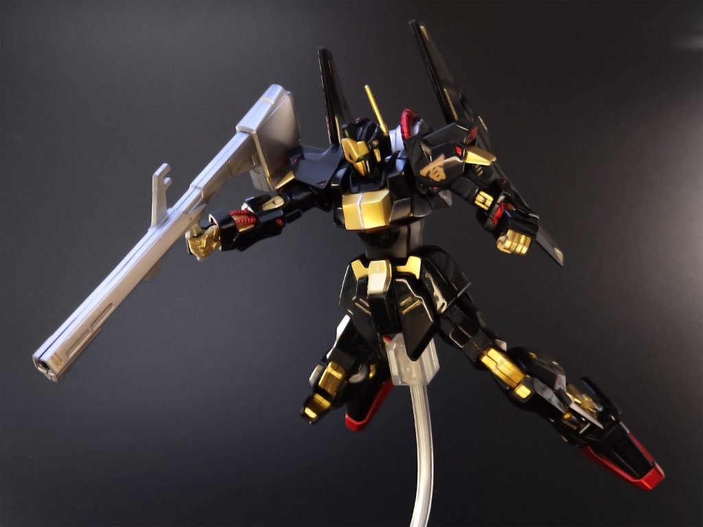 額の緑部分や、足の内部フレーム(シリンダー部分)などは、100均の装飾テープを使用。お手軽な加工で輝きを表現できるので重宝しています。