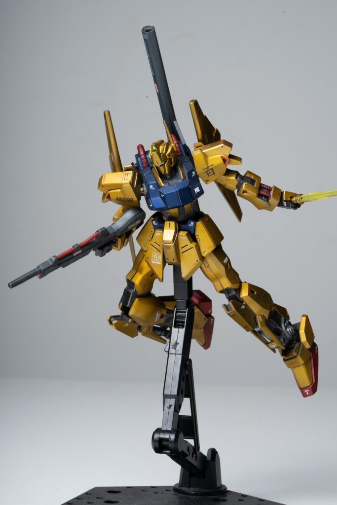 アクションポーズは流石準主役機ならではのヒロイックな見た目で全体的にガンプラよりロボット魂のようなプレミア感がある見た目。
