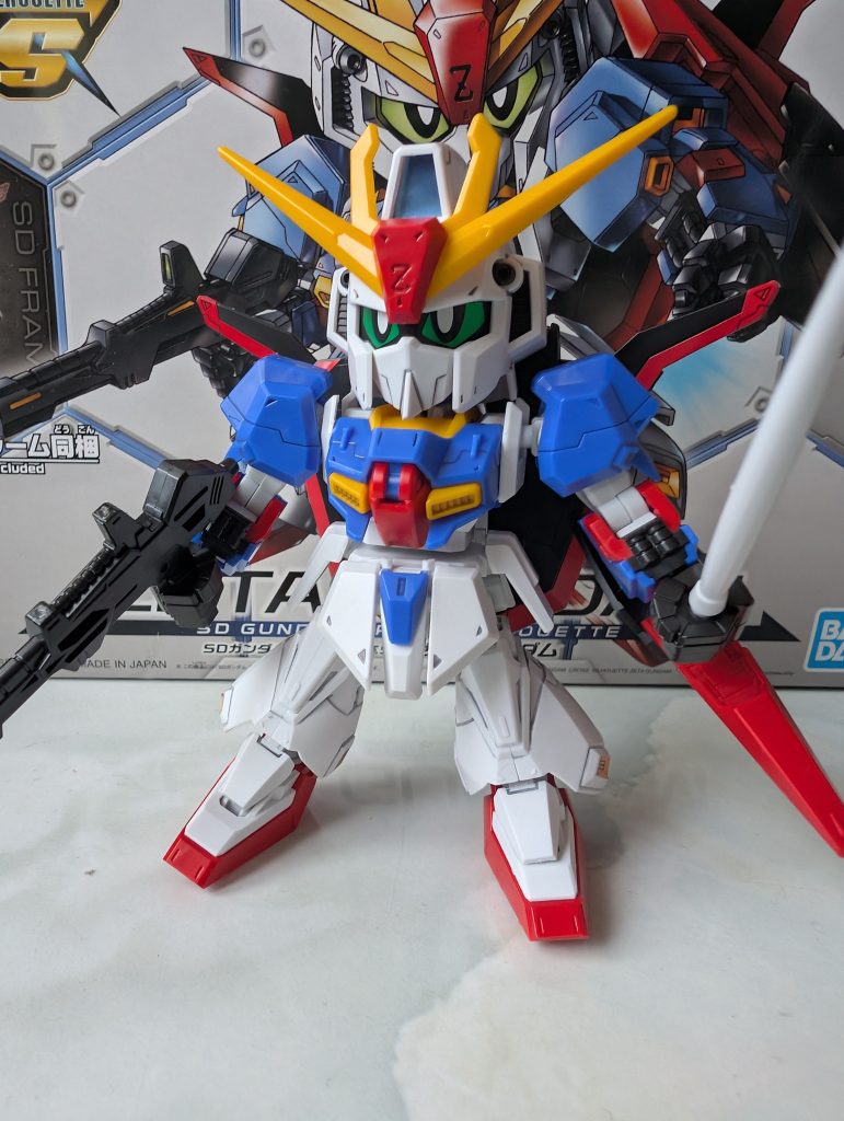 ここで一つ懺悔いたします。このハローキティザクZのためにこのゼータ、メーカー希望小売価格税込1100のところ1901円で買ってしまいました。昨年再販されたはずなのにどこにも無くてつい……ちなみにCSフレームは積みの白シスクード用に取っておいたヤツです。代わりのフレームは今後入手出来るのだろうか?(汗)