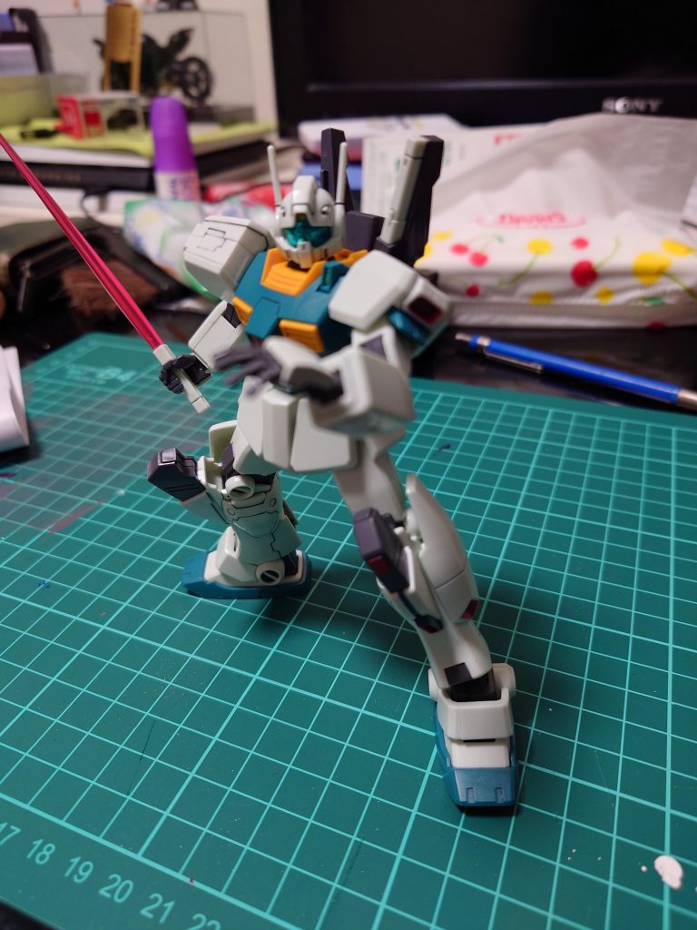 ビームサーベル構えて