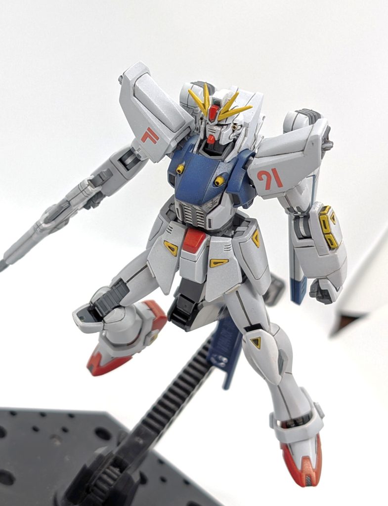 F91…、ガンダム、シーブックで出ます!…逃げ回りゃ、死にはしない…!F91発進時のBGM、新生ガンダム感あってカッコいいですよね〜☺️でも個人的にはスパロボCompactやIMPACTでの戦闘曲「君をみつめて」(アニメ版テーマソング)が大好きで、今でも車移動やランニングの時とかに必ず聴いてます!奇跡が起こってアニメ化しないかなぁ…また、シーブックの声を担当された辻谷耕史さんも、シーブックの若々しくも少し大人びた感じをとても上手に表現されてて、幼心に冒頭から一気に惹き込まれたのをよく覚えています😁残念ながら数年前にお亡くなりになりましたが、後継の佐藤拓也さんの演技も、個人的にシーブックとしての違和感がなく良い抜擢だと思いました!今後に期待!✨