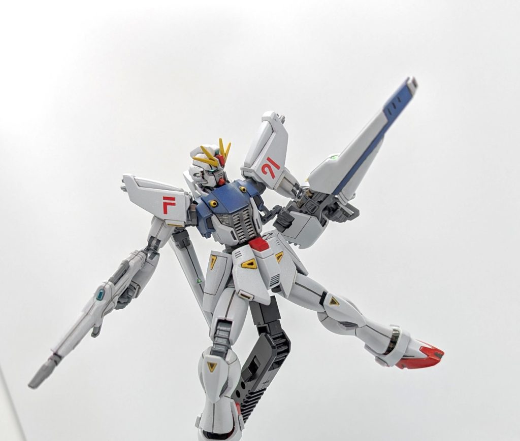 ヴェスバーをぶっ放すF91!ダメだ…、コイツは強力過ぎる…!スピードの変化で爆発力を高めたり貫通力を高めたり、何気にマルチなヤバい武器w噂によるとF91の出力はZZと同等だとか。てことは、ハイメガキャノン的なものが背中に2本…🤔そりゃ、どうスピードを変化させようと素の威力が高すぎてコロニー内では使えないよね…🤣💦