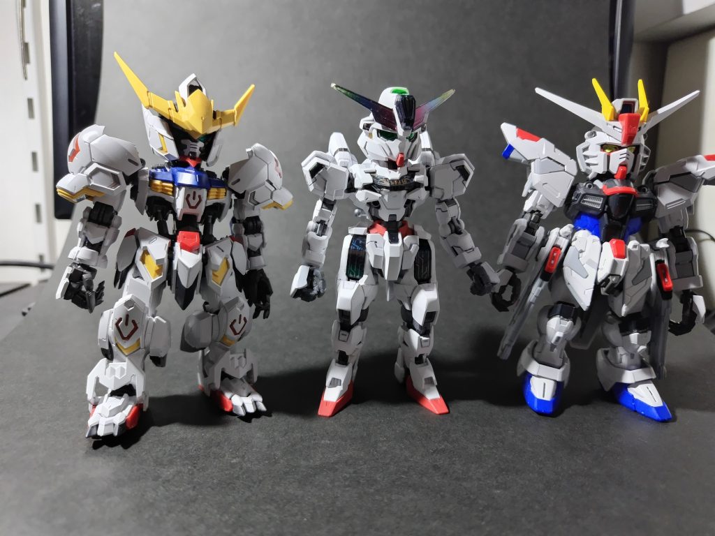 手持ちのMGSDのキットとパシャリフリーダムて手が長いですよね。