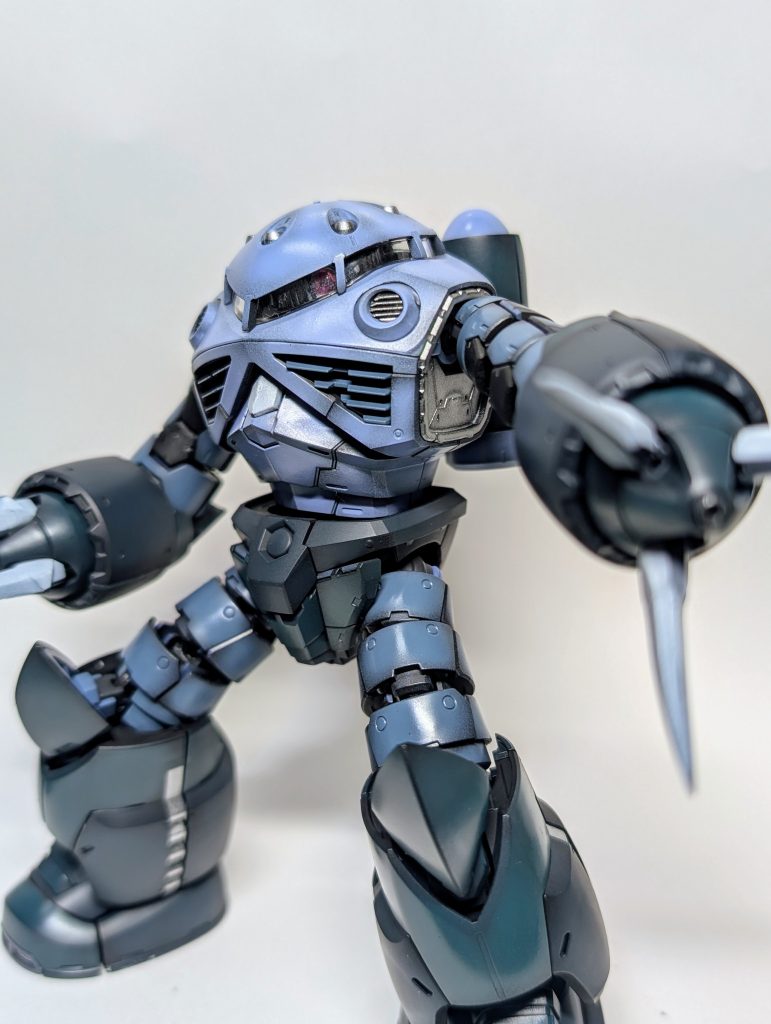 ズゴックには今まで魅力を感じていなかったんですが塗装してみるとすごく格好良くて好きなモビルスーツの一つになりそうです。