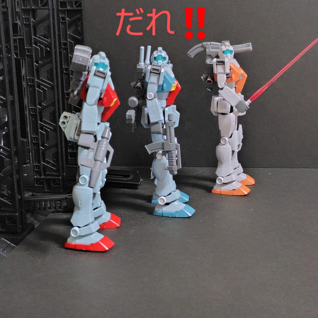 すみません‼️m(_ _)m本当に許して下さいませ‼️m(_ _)m‼️次の話に入りづらい🤢これらのジムはオリジナルの量産機とは本当に違いすぎて、(好きですけど)フクラハギにまでバーニア❔アポジモーター❔があるんですね!色々かなり違う😯