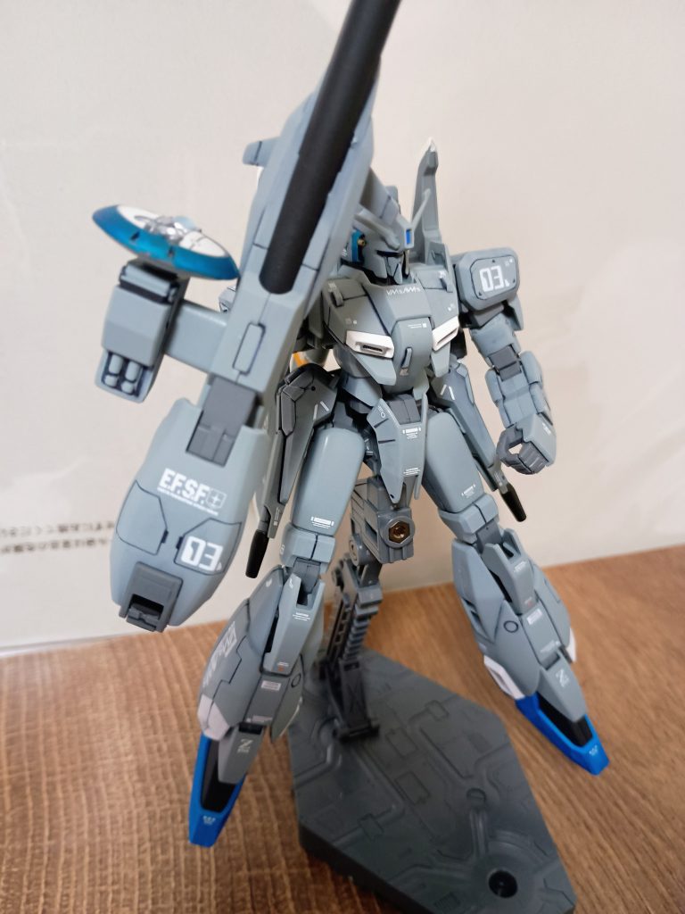 C1型の代名詞ビームスマートガンは合わせ目消し、レンズシールでドレスアップしてます。