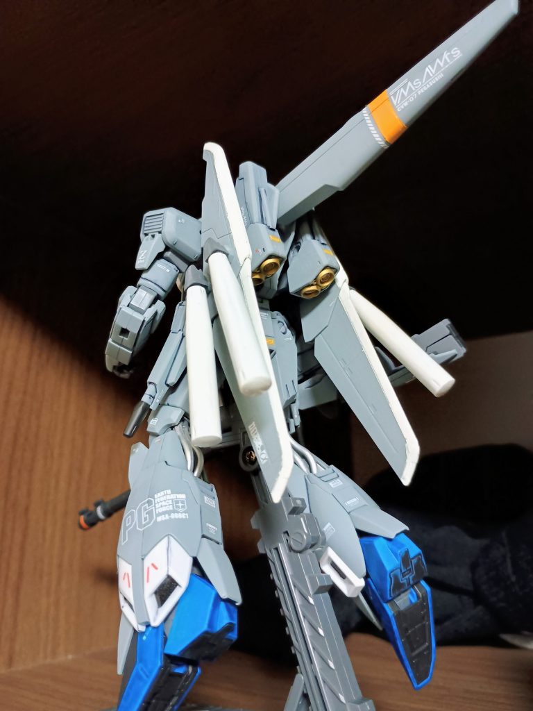 塗装は全て刷毛塗りで仕上げたのでフレキシブルバインダーのオレンジ部と、ウイングとプロペラントタンクの白は発色させるまで何回も塗るのが大変でした…