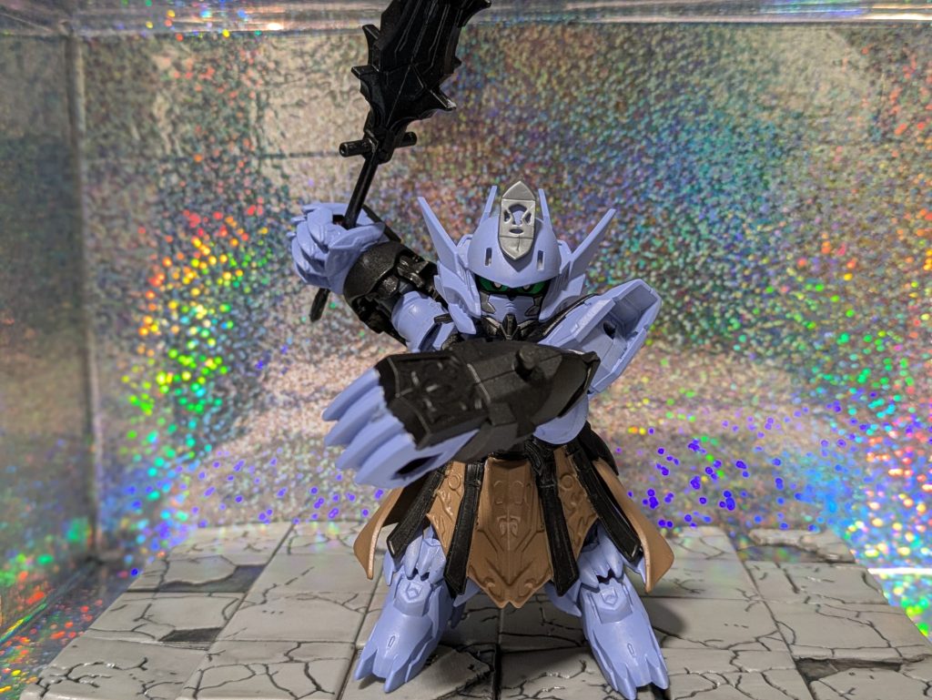 三国創傑伝のバルバトスの頭部と，アルトロンの体，ディスティニーの肩とインパルスの剛腕，AGE２の腰回りにアストレイの脚とBB戦士バルバトスルプスの足を組み合わせています。