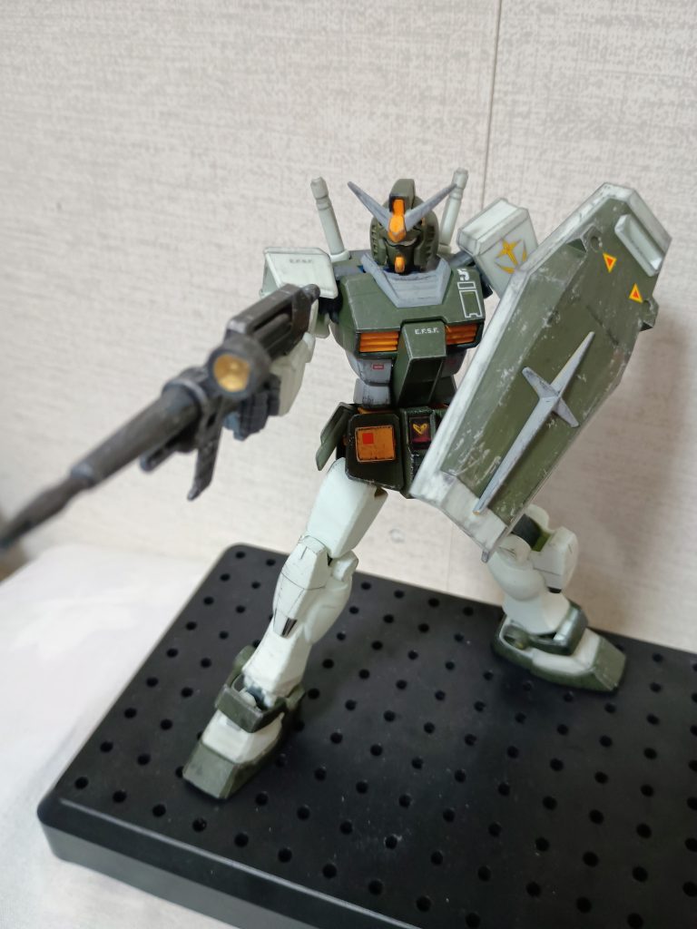 新年初売りにてガンダム福袋を購入。その中に入っていたEGガンダムをぱぱっと3日で製作、塗装、つや消し仕上げで作製しました。