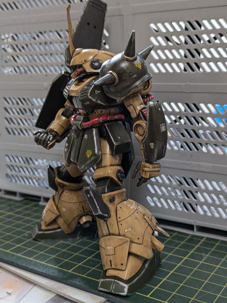 汚れのイメージがイマイチわからないので、家の外壁の汚れを見て参考にしました。こんな感じかなぁ…🤔…家の外壁も塗り直ししなきゃなぁ…😵