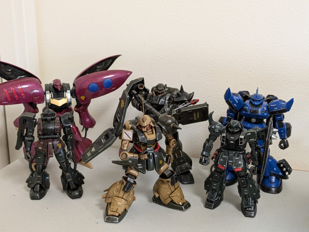 パイセンと記念撮影。(zaku-kao5)最後まで見ていただき、ありがとうございました。🙇