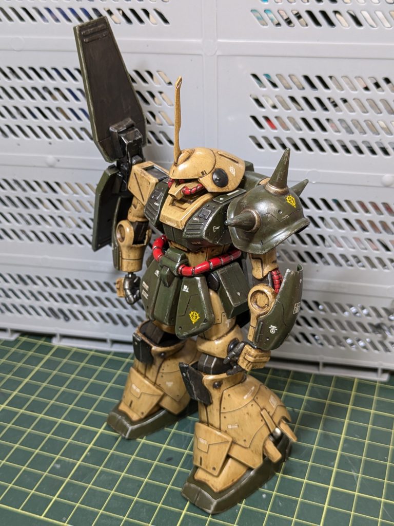 多少スジ彫り等でディティールアップ、デカール貼り、チッピング、ウェザリングを行いました。