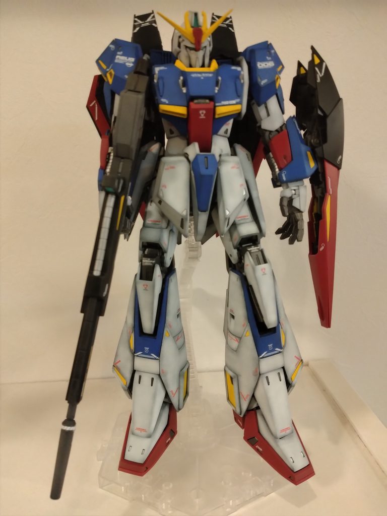 ずっと充電式エアブラシ使っていたのですが、水性の白やグレーといった粘度が高めの塗料への使用感がイマイチなのが不安でした。このキットの途中で、奥様の許可が降りて、念願のコンプレッサーとエアブラシに切り替えています!