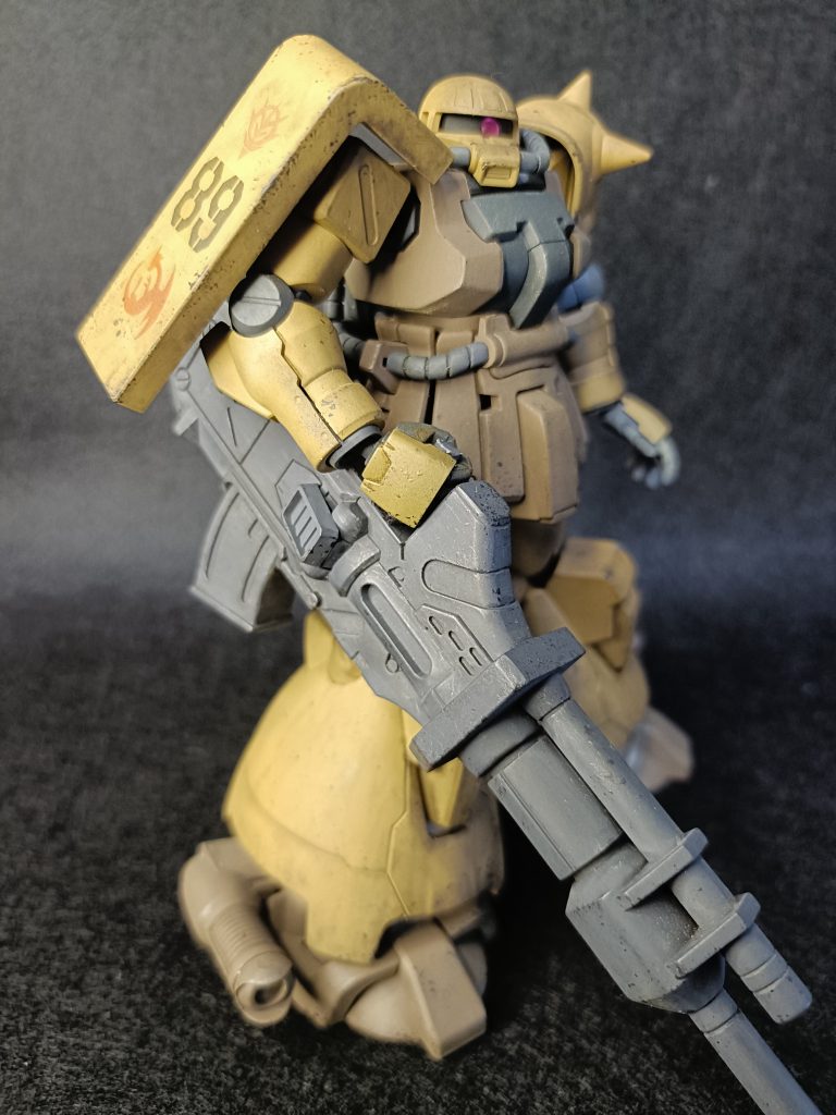 シールドに飛竜のオリジナルデカールを作ってみました。砂色機体にオレンジデカール、なかなか気に入ってます。