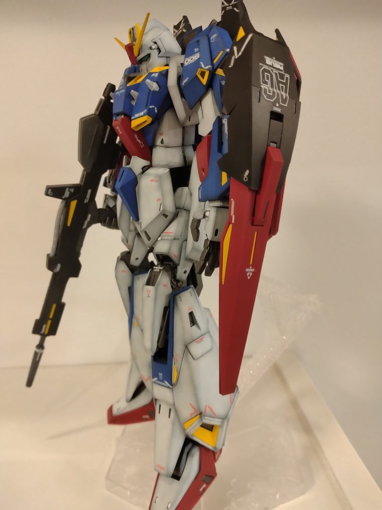 不満点はポージングつけにくいことです…可変機の宿命ですかね。ゼータのシールド、かっこいい!