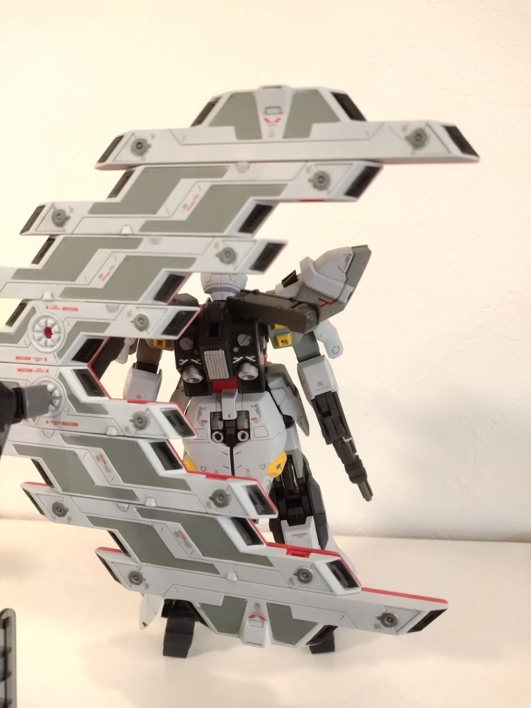 サイコプレート背面、フィンファンネル並に塗り分け頑張りました！