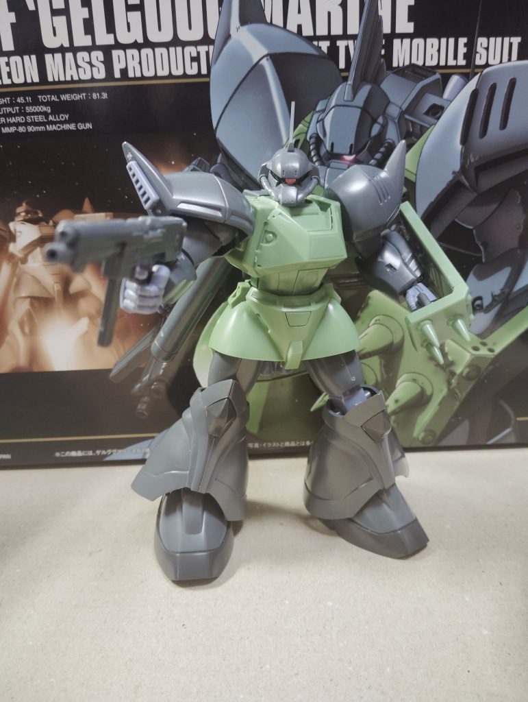 武装はMMPマシンガンとスパイクシールド、ビームサーベルが付属していて