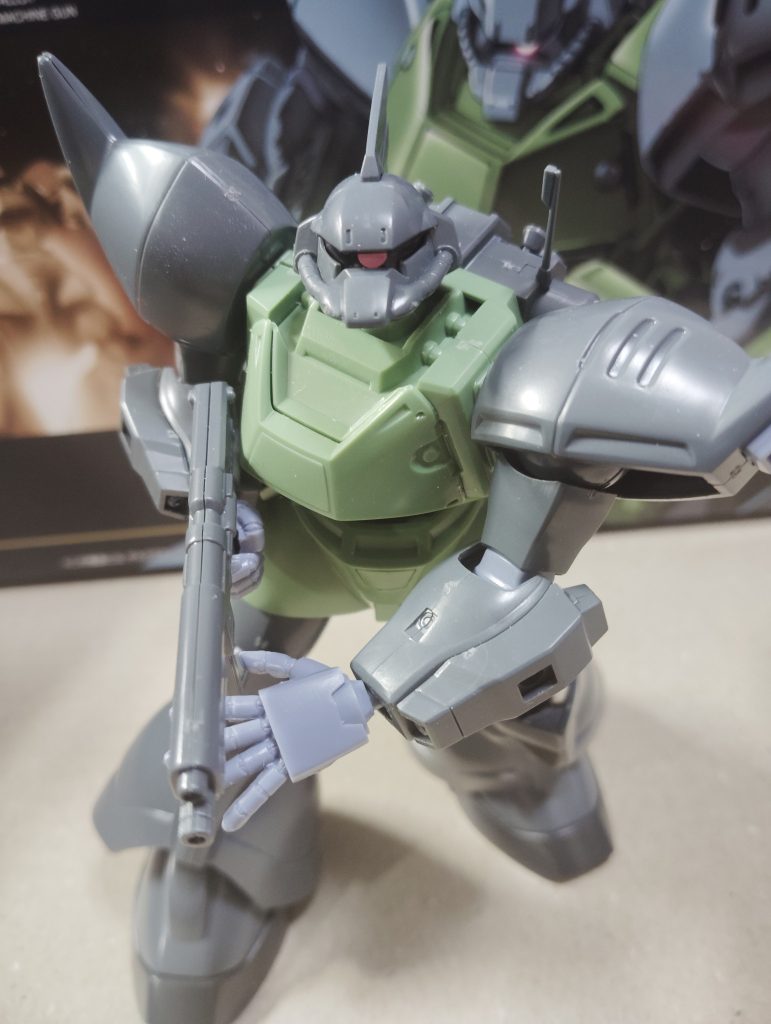 ハンドパーツは両握り手、銃握り手、平手が付属。