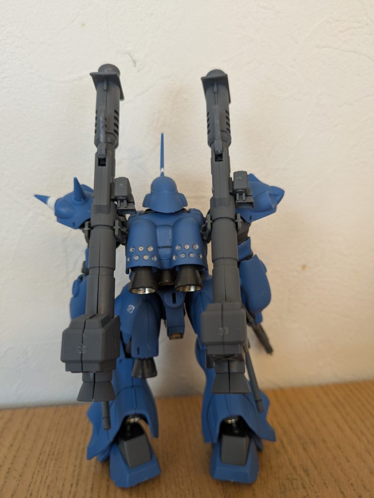 背面　バーニアはメタリックシルバーに