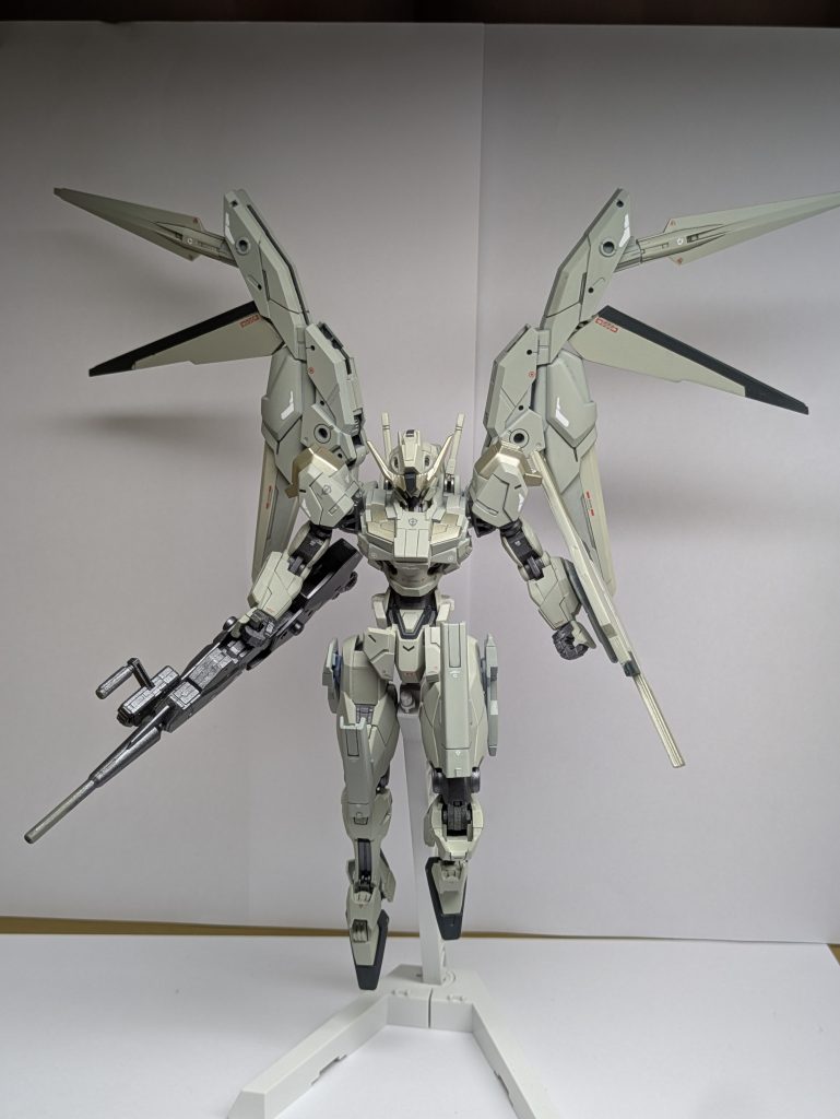 ライフルはショートバレルにバックパックは翼のように展開することも可能です