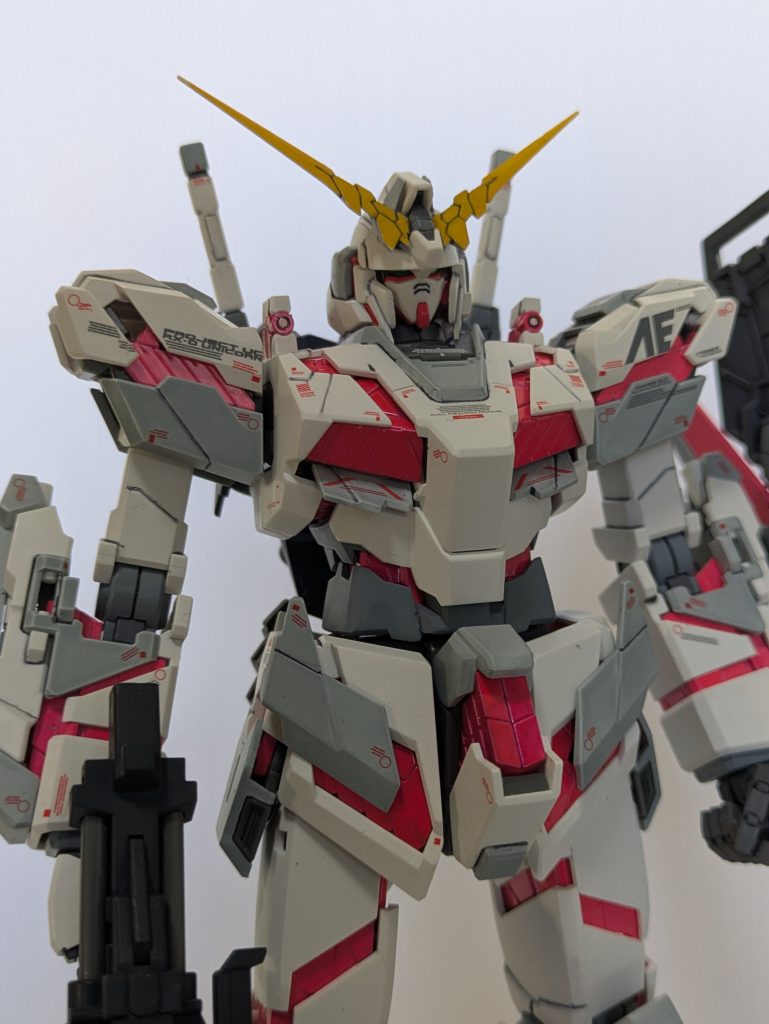 出来がいいキットなのでスジ彫りする余地が無かったです。