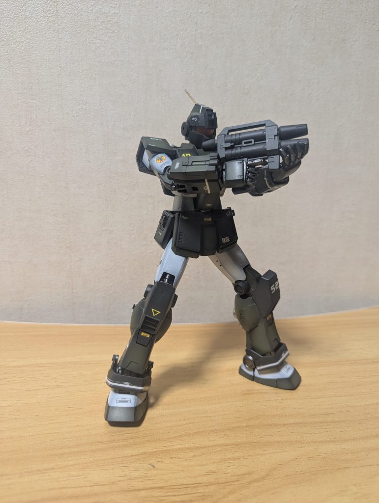 今回、中古屋で買ったので、デカールが弱くなってました。デカールの復活剤を購入してみましたが、なかなか難しいですね。