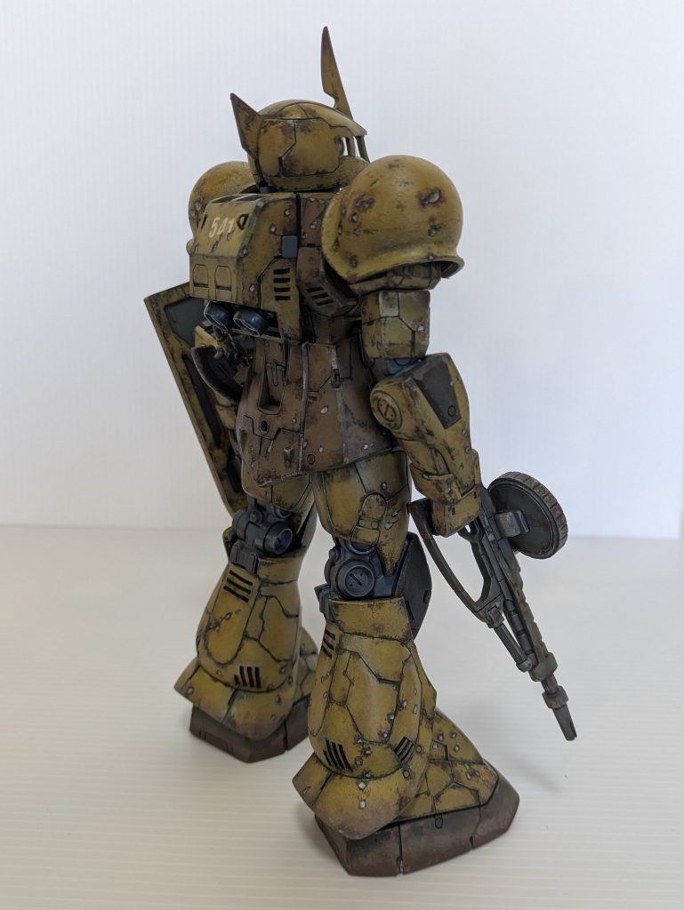 陸戦初期型と云う設定なので熱対策用に排熱口を所々に設けました。