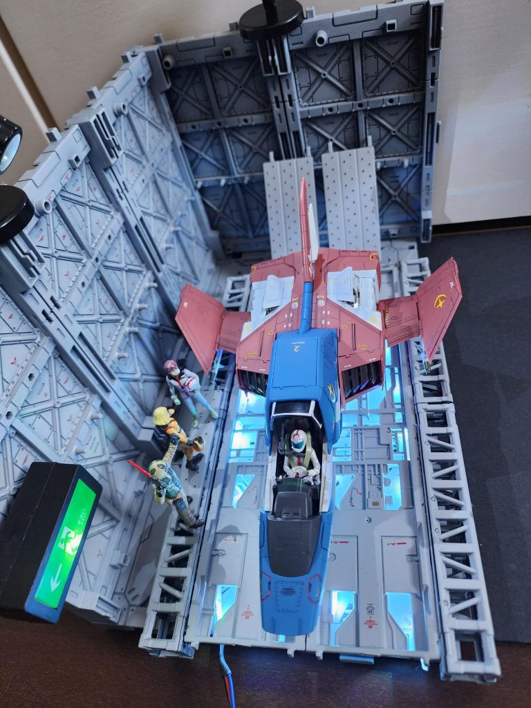 ダイソーのトレーラー荷台2つを加工してテープLED取付