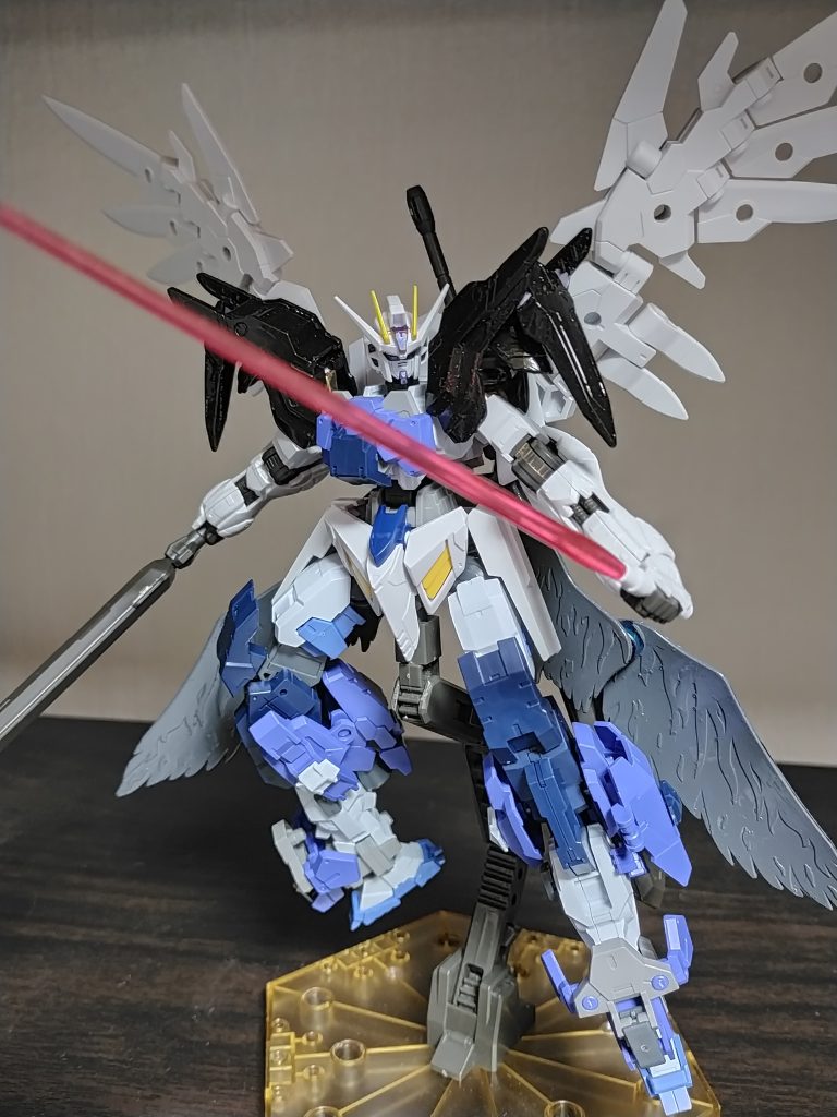 ビームサーベルリベルタΩ見た目はビームサーベルリベルタと変わらないが、マリスブレイカーと同じようにビーム刃を高速振動させることができる。