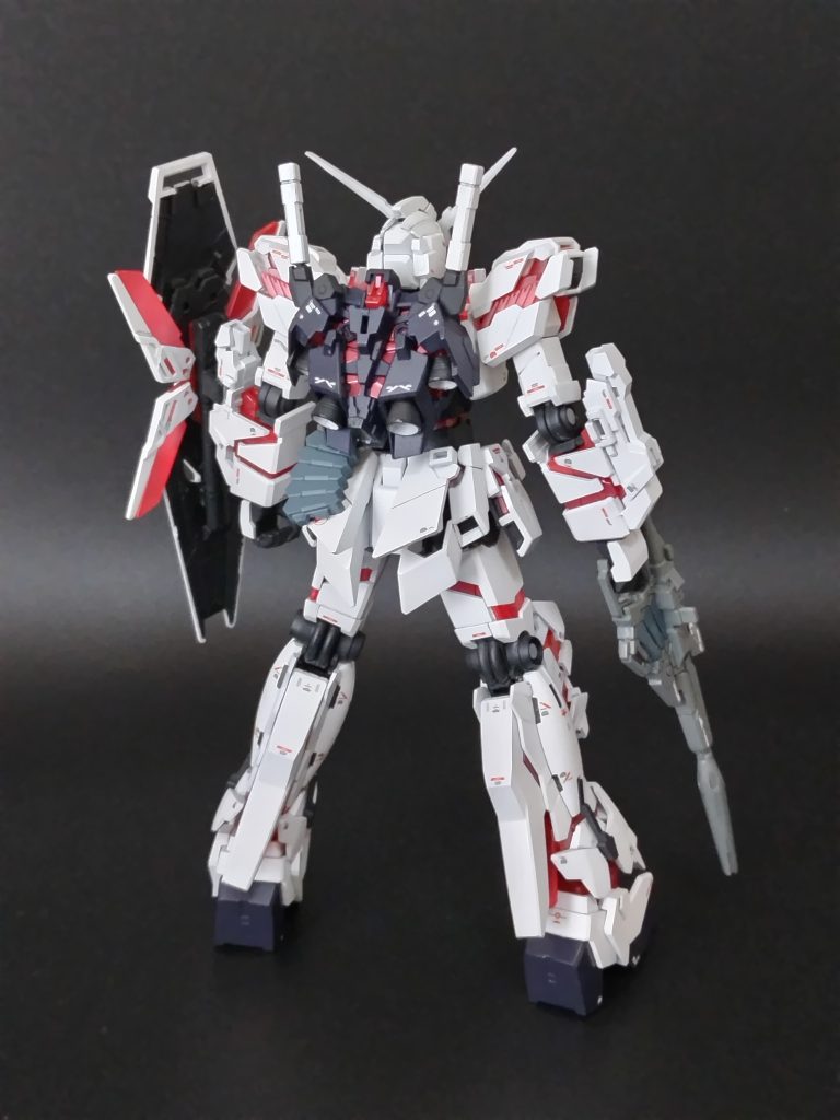 正面&バック。PGを意識した配色にしています。デカールはRG用を使いました。