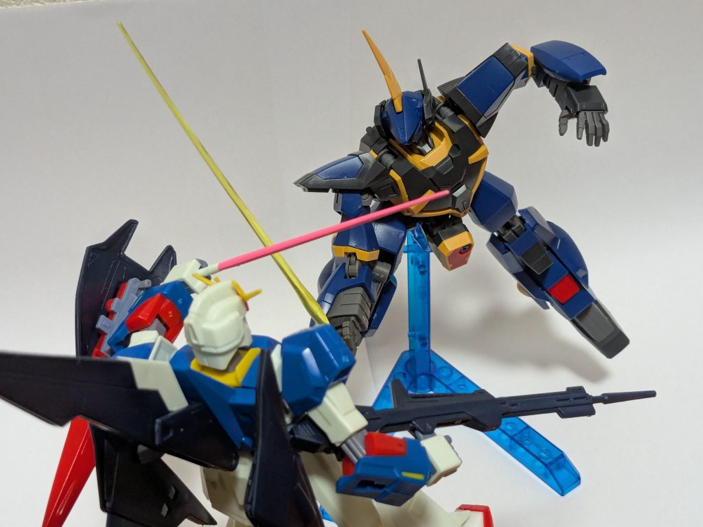 原作で唯一と言ってもいいくらいの活躍シーンを再現してみました！新HGUCのZは所持しているのですが如何せん関節がユルユルで自立させるのがやっとなので旧HGのZガンダムを相手にしています！ウェイブシューターもかっこいいですよね！ 
