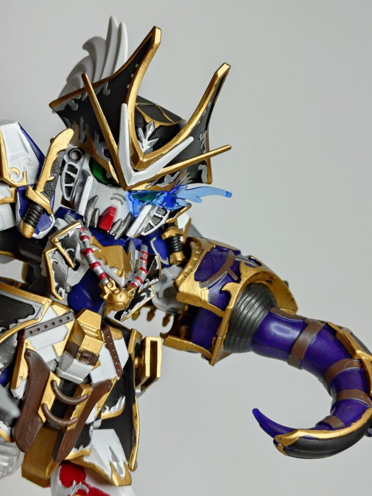 『ジャイアントアンカー!』大型武器《ホエールアングラー》はレーシングブルーで塗装しました。パーツの裏側をブラックで塗装したので綺麗に発色しましたが、裏側シルバーでも良かったかも…