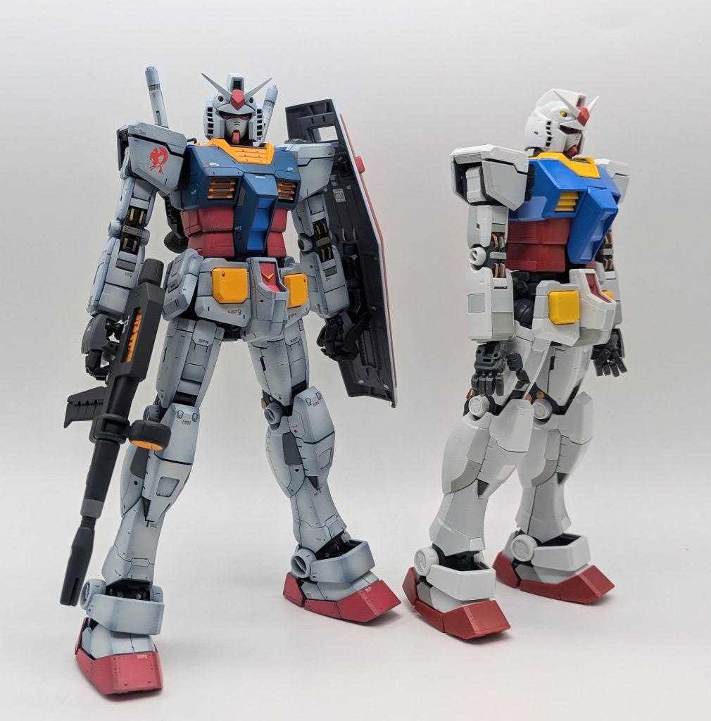 右側は素組みです。