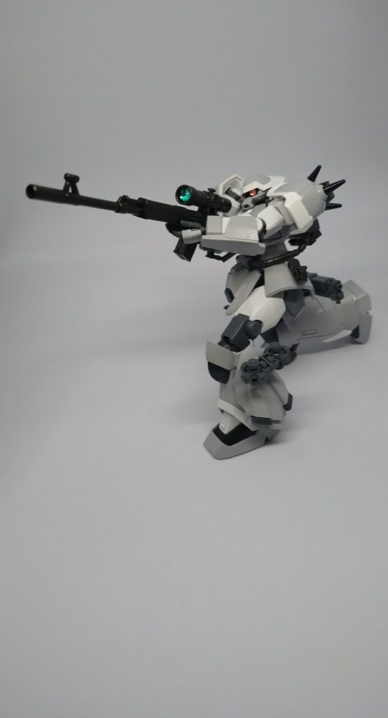 サムネイルにもした狙撃しているようなポーズ