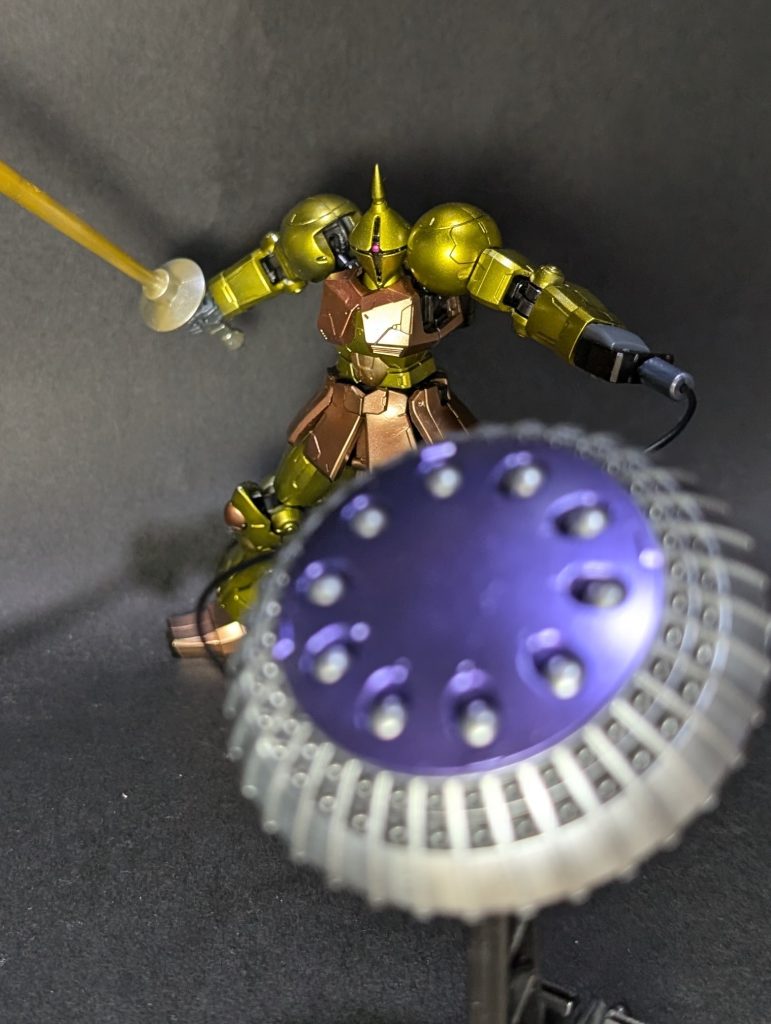 リード線を持ち手をつけてシールドを飛ばせるようにしています。