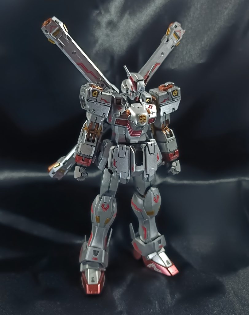 素体(前)で、マント脱。本体色にはホワイトシルバーとマイカシルバーの二種類のシルバーを使って光沢プレミアムでコートしてます。