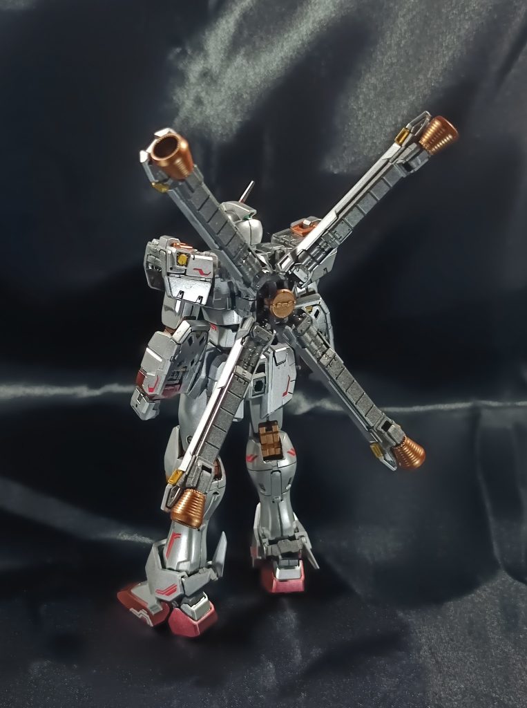 素体(後)メタルビルドを参考に、所々にカッパーを塗ってます。あとディスプレイパーツ差し込み穴に3mmが刺さるように加工してます。