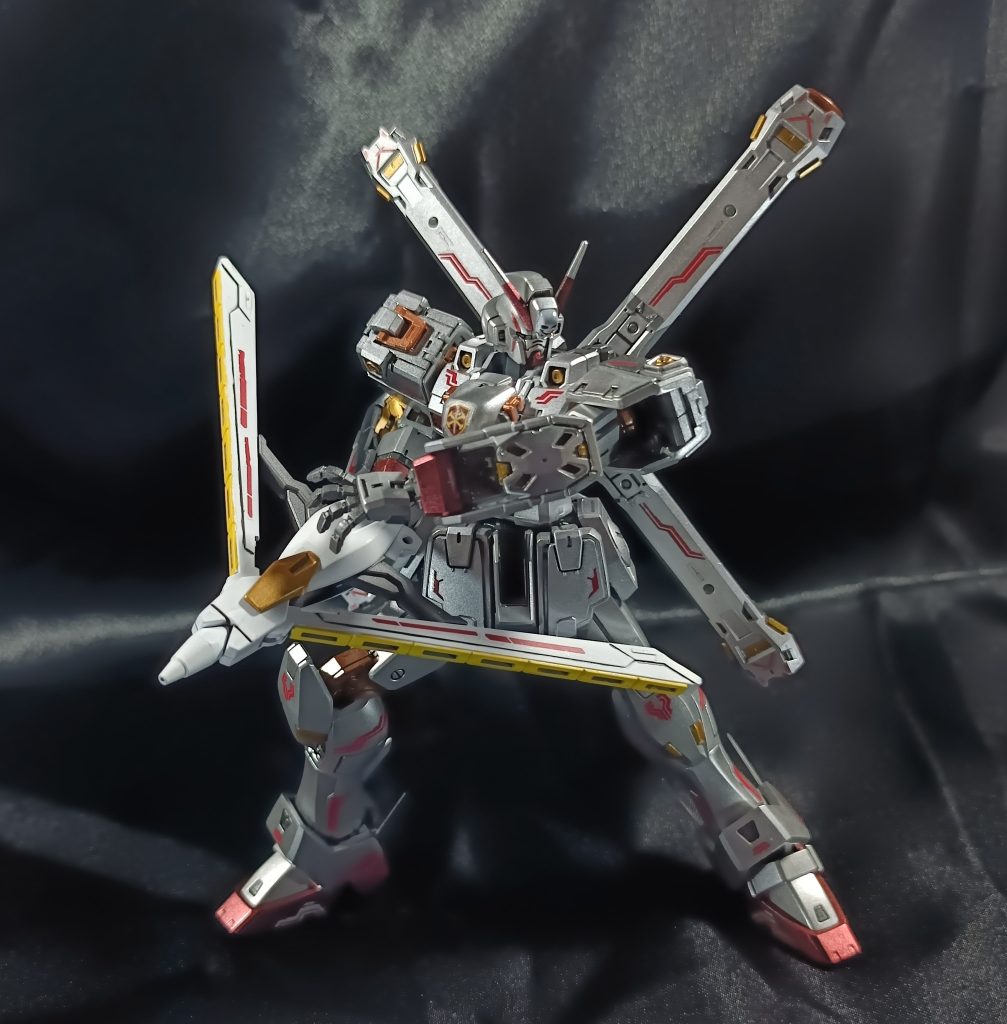 クジャク(スマッシャーモード)一度に15発のビームを発射する制圧射撃が可能。変形させる際にはマニュピレーターで直接先端を押し込む必要がある。イメージは折り畳み傘。